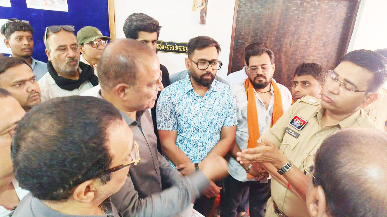12 लाख की सिगरेट गोदाम  से चोरी, व्यापारी संघ खफा खफा