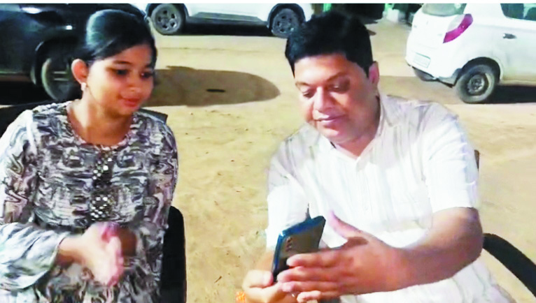 10वीं में प्रदेश में प्रथम संध्या नायक को वित्त मंत्री ने वीडियो कॉल से बधाई दी