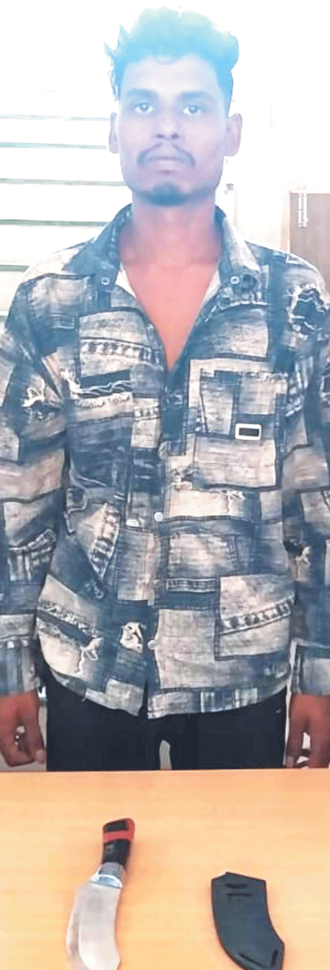दहशत फैलाया, युवक पुलिस के हत्थे चढ़ा