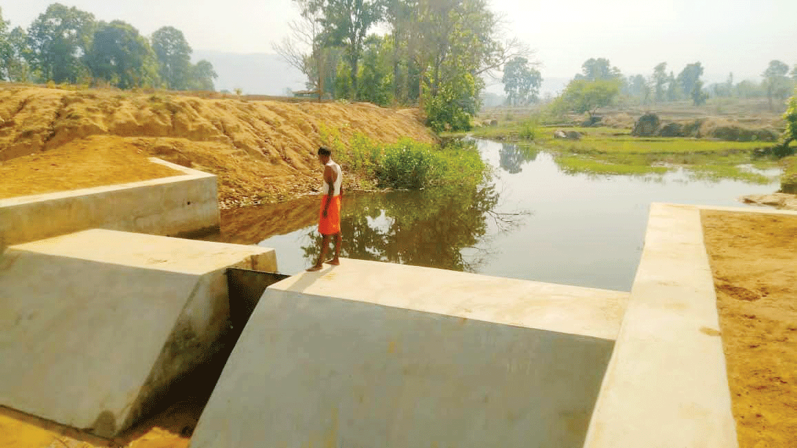  मनरेगा से बना चेकडेम किसानों के लिए वरदान