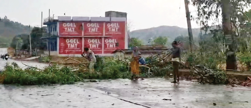 आंधी-तूफान से जनजीवन प्रभावित, गर्मी से मिली राहत