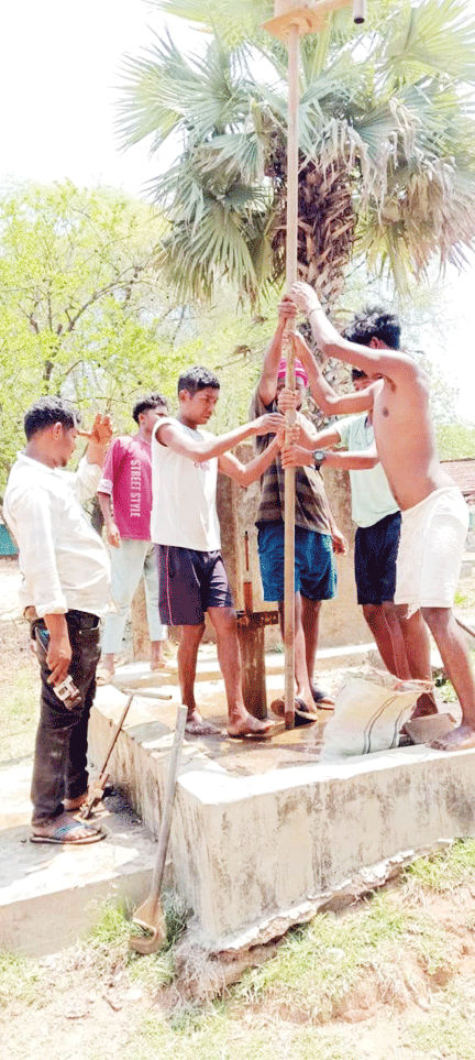 आधा दर्जन गांवों में 3 दिनों तक हैंडपंप संधारण