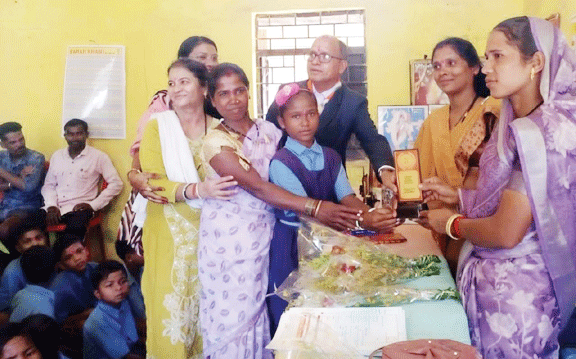 मुरारीपारा बड़े बेन्दरी स्कूल में वार्षिक परीक्षा परिणाम घोषित, विद्यार्थियों व अभिभावकों का सम्मान