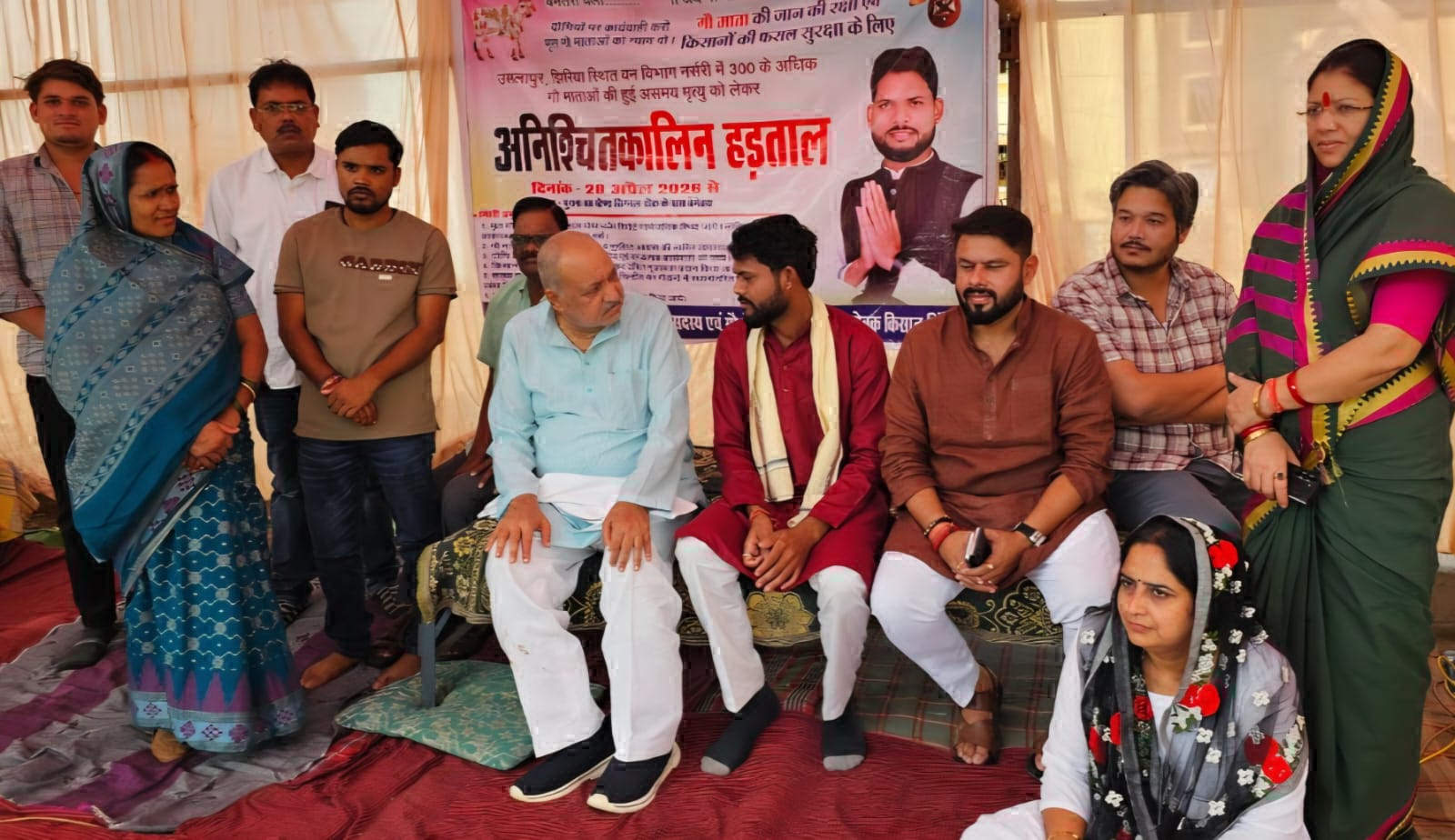 गौ-रक्षा का ढिंढोरा पीटने वाली सरकार के राज में सैकड़ों