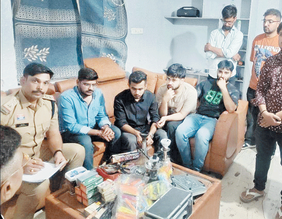 अवैध हुक्का संचालन का भंडाफोड़, 6 आरोपी गिरफ्तार