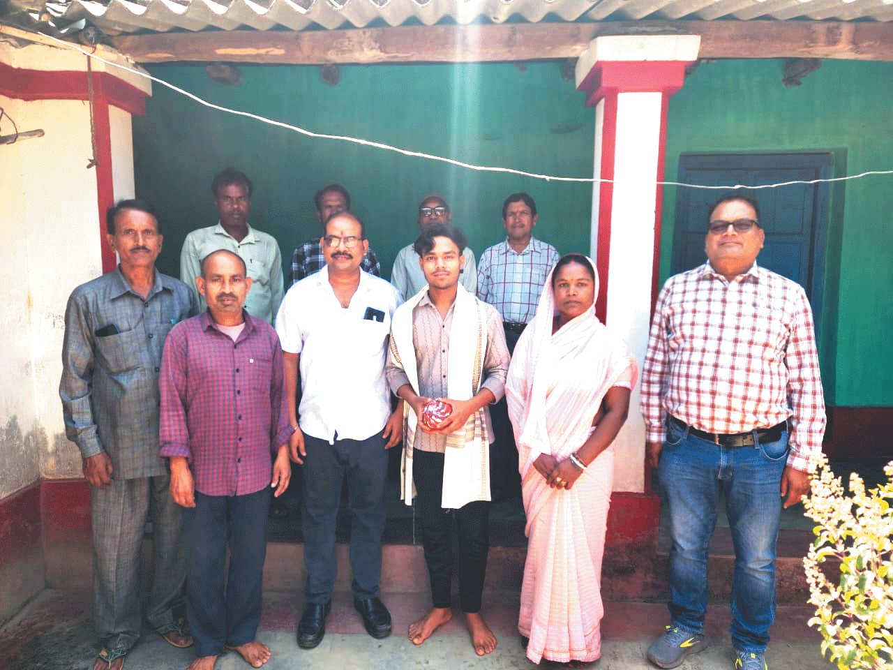 विनय कुमार कुशवाहा का 12वीं में 92.2 फीसदी अंक, समाज ने किया सम्मान