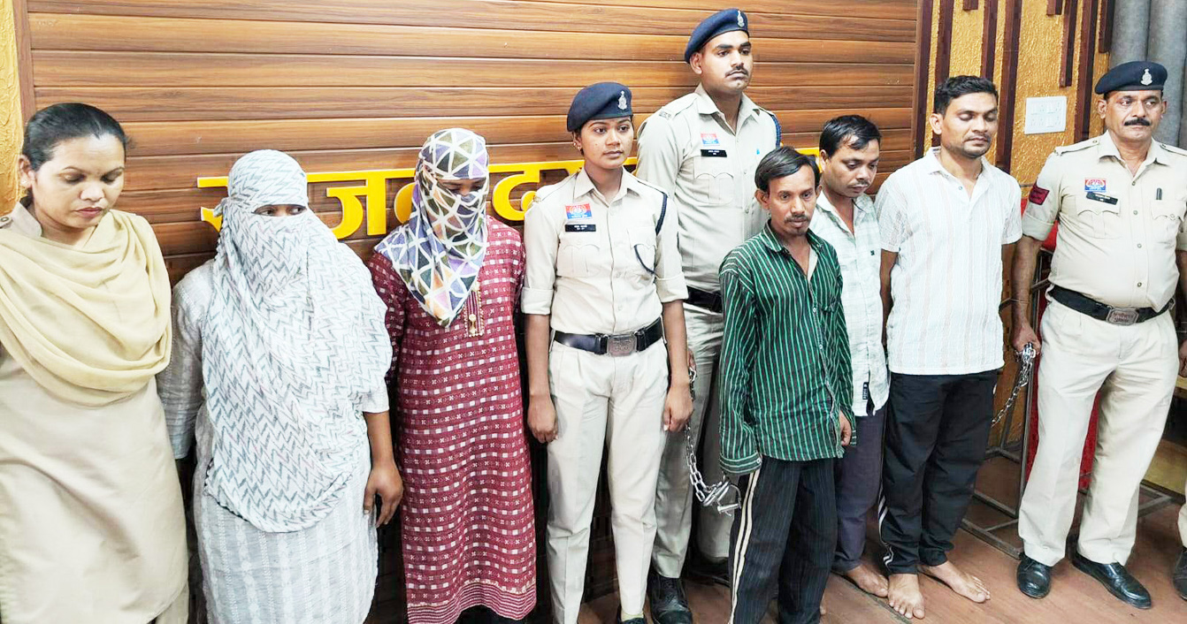 फुलबासन का अपहरण महिला समूह का काम हासिल करने किया था
