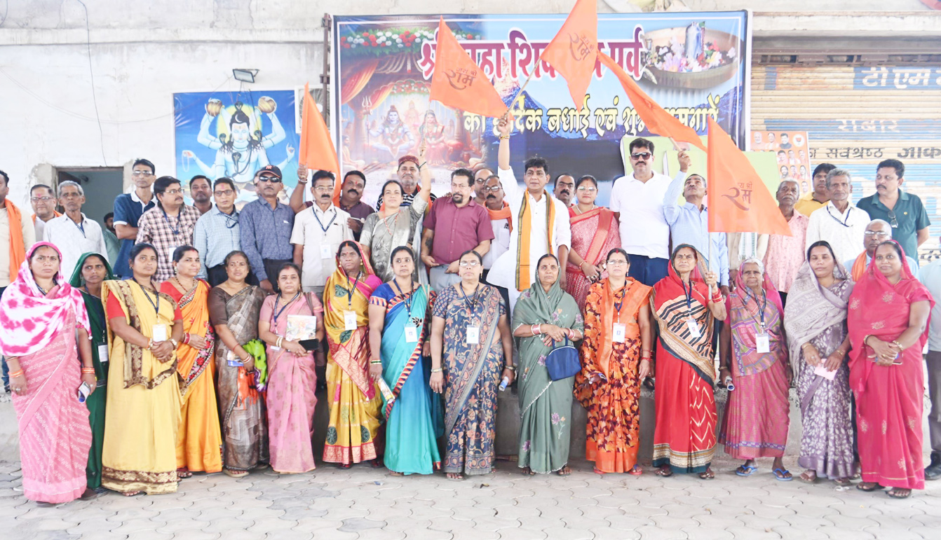 अयोध्या धाम के लिए तीर्थयात्रियों का जत्था रवाना