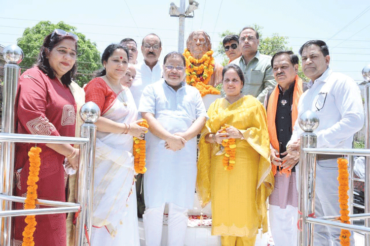 जयंती पर गुरूदेव टैगोर को याद किया नेताओं ने