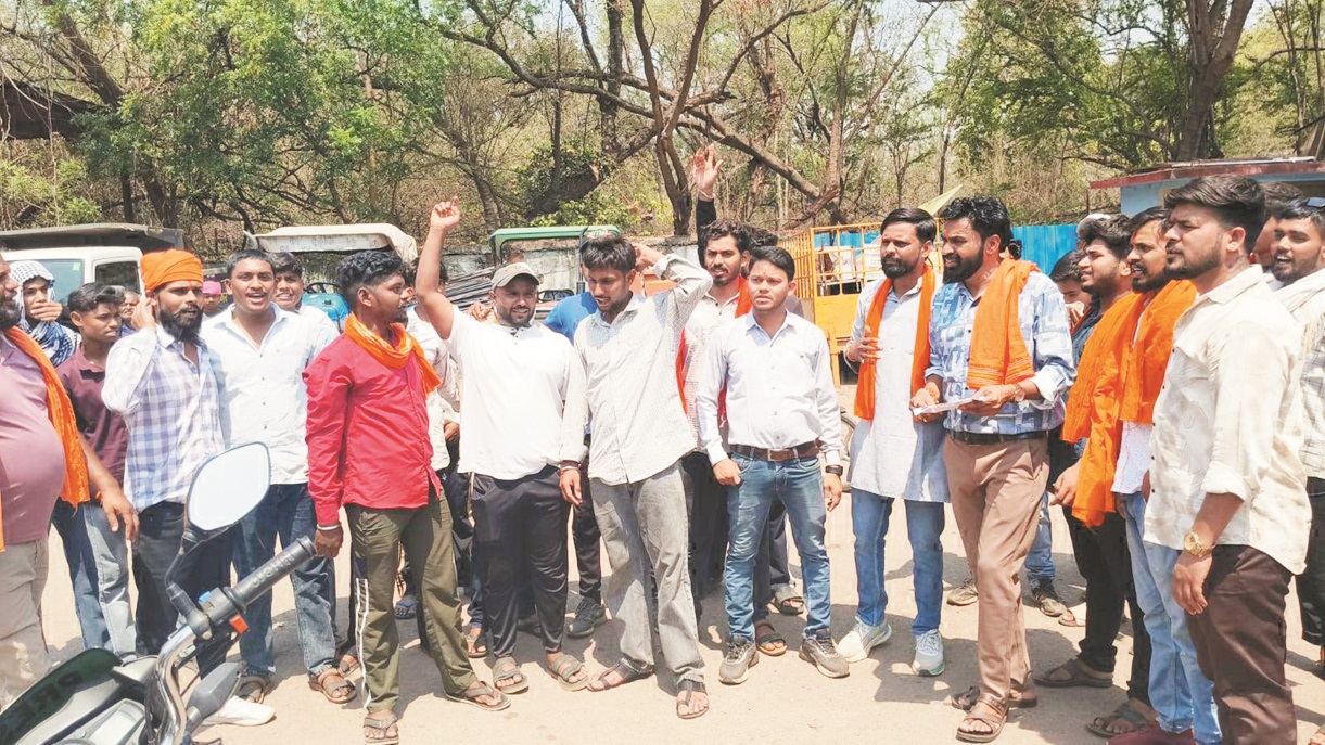 विहिप कार्यकर्ताओं का निगमकर्मी से मारपीट