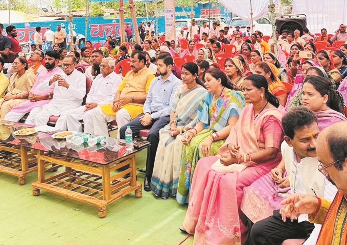 सोमनाथ स्वाभिमान पर्व में शामिल हुए सांसद, महापौर, कलेक्टर ने प्राचीन शिव मंदिर में की पूजा-अर्चना