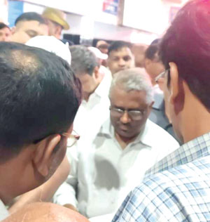  रेल्वे जीएम को कर्मचारी संघ के प्रतिनिधियों ने अपनी मांगों और समस्याओं पर ज्ञापन सौंपा