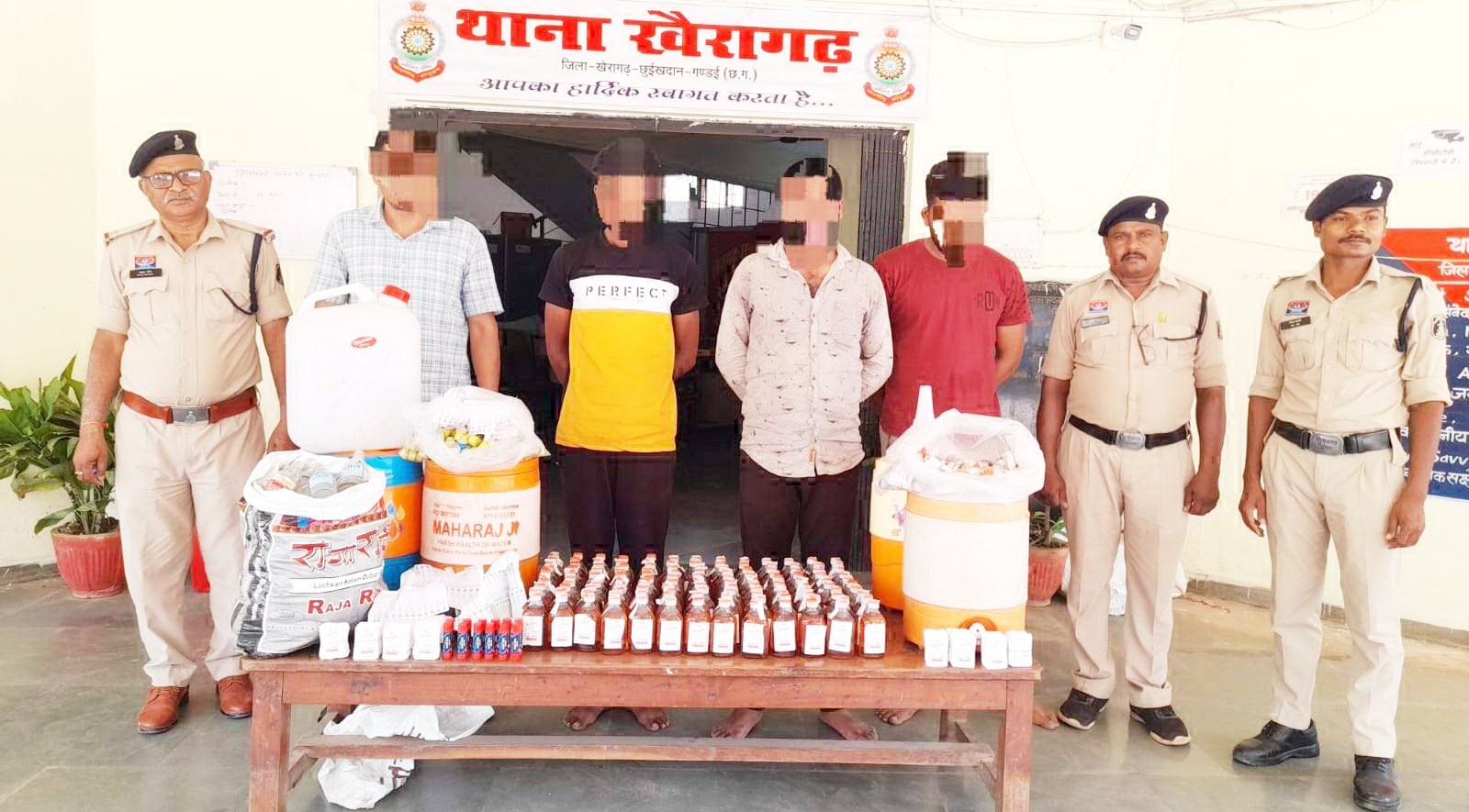 मिलावटी शराब की बाटलिंग-रिफलिंग का भंडाफोड़, सेल्समैन सहित 4 गिरफ्तार