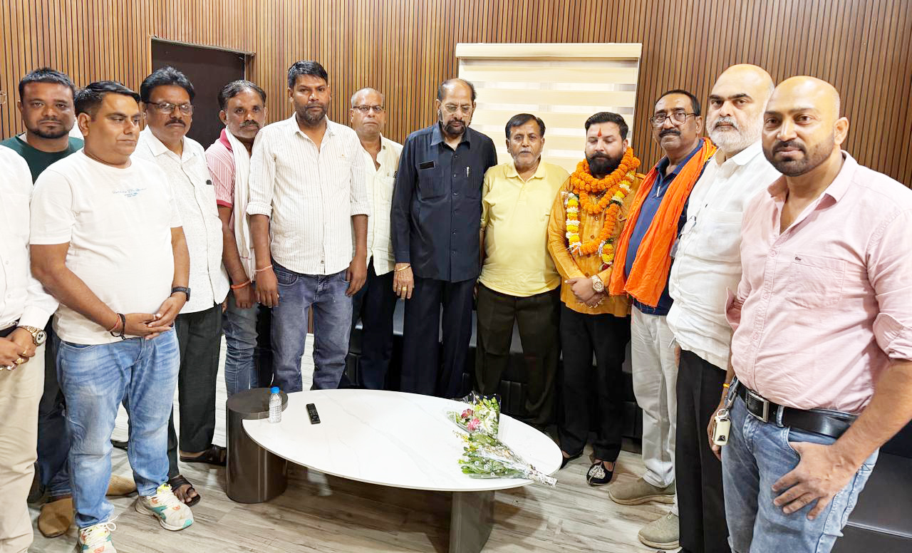 ईशान ट्रक मालिक संघ के जिलाध्यक्ष