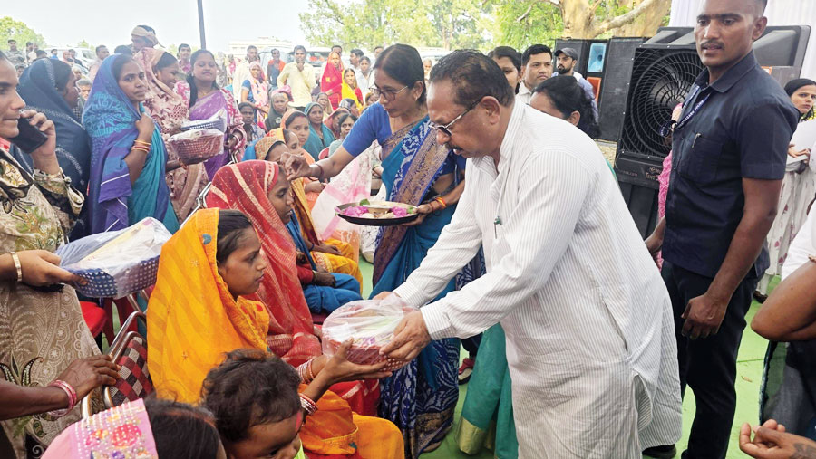 हर द्वार तक पहुंच रहा प्रशासन-प्रबोध मिंज