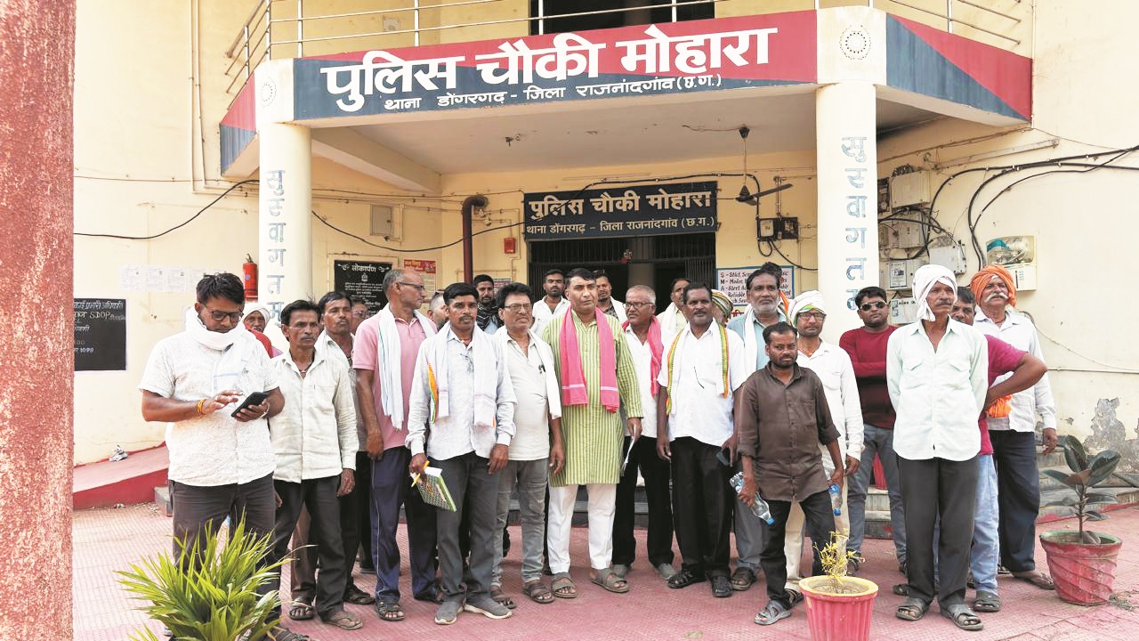 धान उपार्जन केंद्र मोहारा में लाखों का गबन उजागर