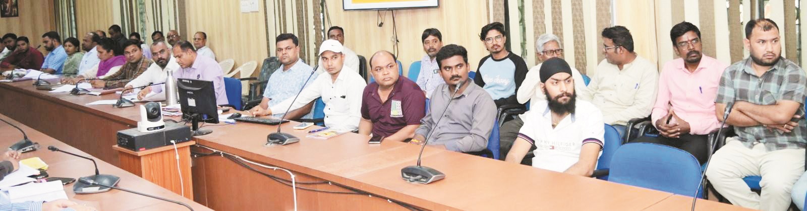 नियमानुसार करें पेट्रोल-डीजल की बिक्री- कलेक्टर