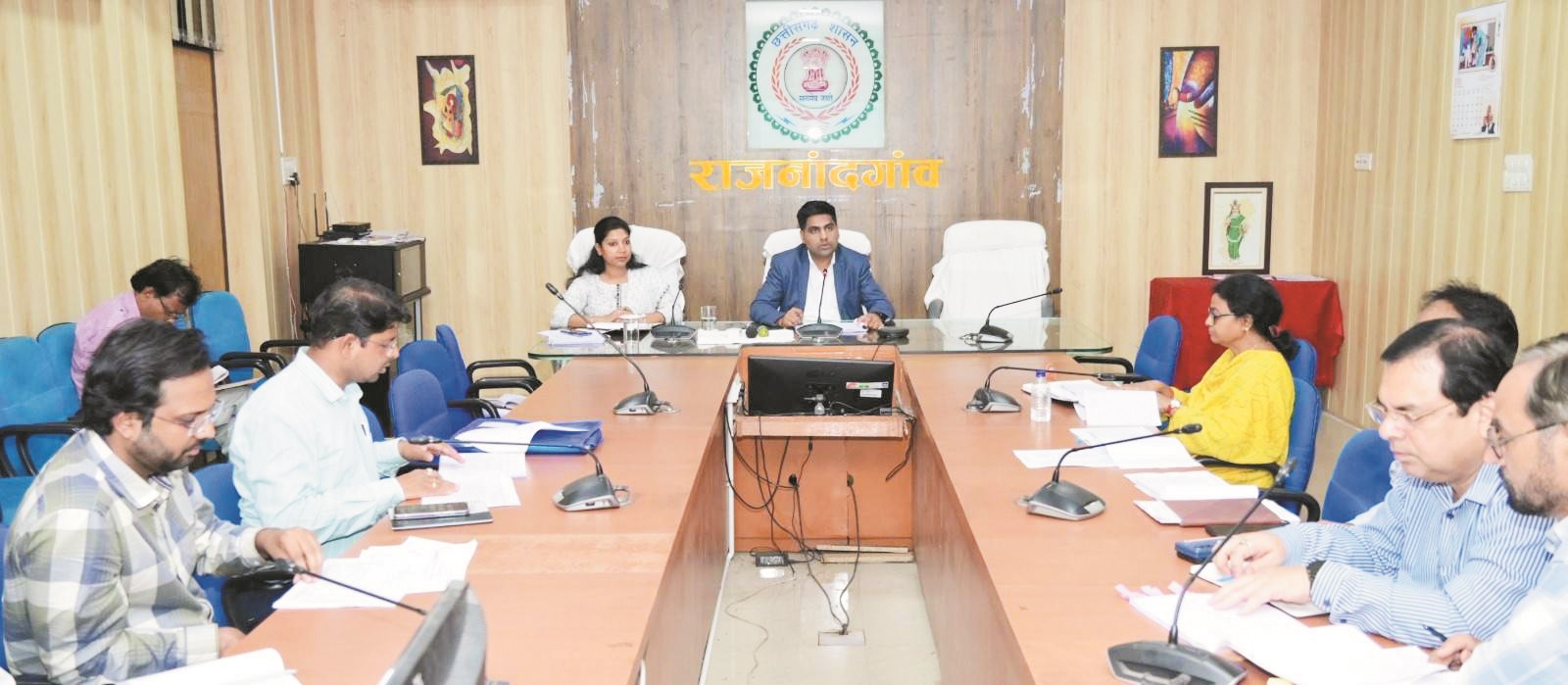 ठीक से कार्य नहीं करने वाले ठेकेदार होंगे ब्लैक लिस्टेट - कलेक्टर