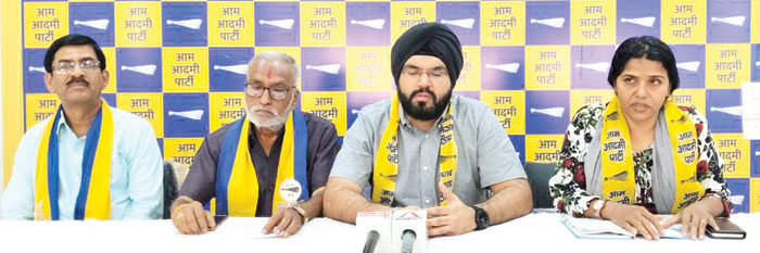 प्रति एकड़ खाद की कमी करना सरकार की किसान विरोधी मानसिकता-आप