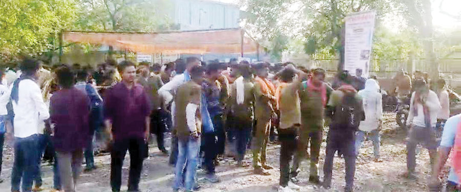 सफाई कर्मियों की हड़ताल दूसरे दिन भी, स्वच्छता अभियान के बीच शहर में बढ़ रहा कचरा