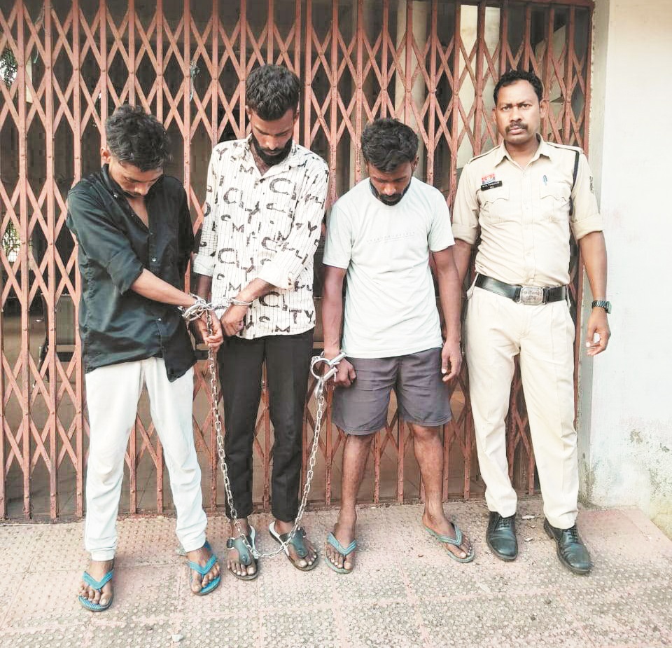 हथियार लेकर डराने-धमकाने वाला गिरफ्तार