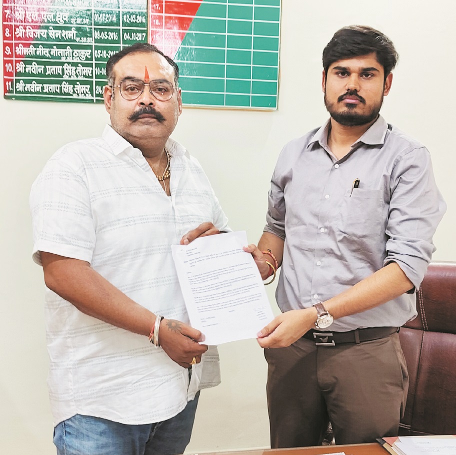 प्रीमियम शराब दुकान बंद करने भूमि स्वामी ने की पहल
