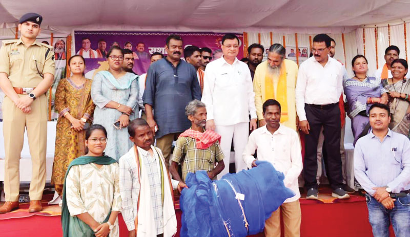  मछुआरा समिति को मछली पकडऩे का जाल वितरित