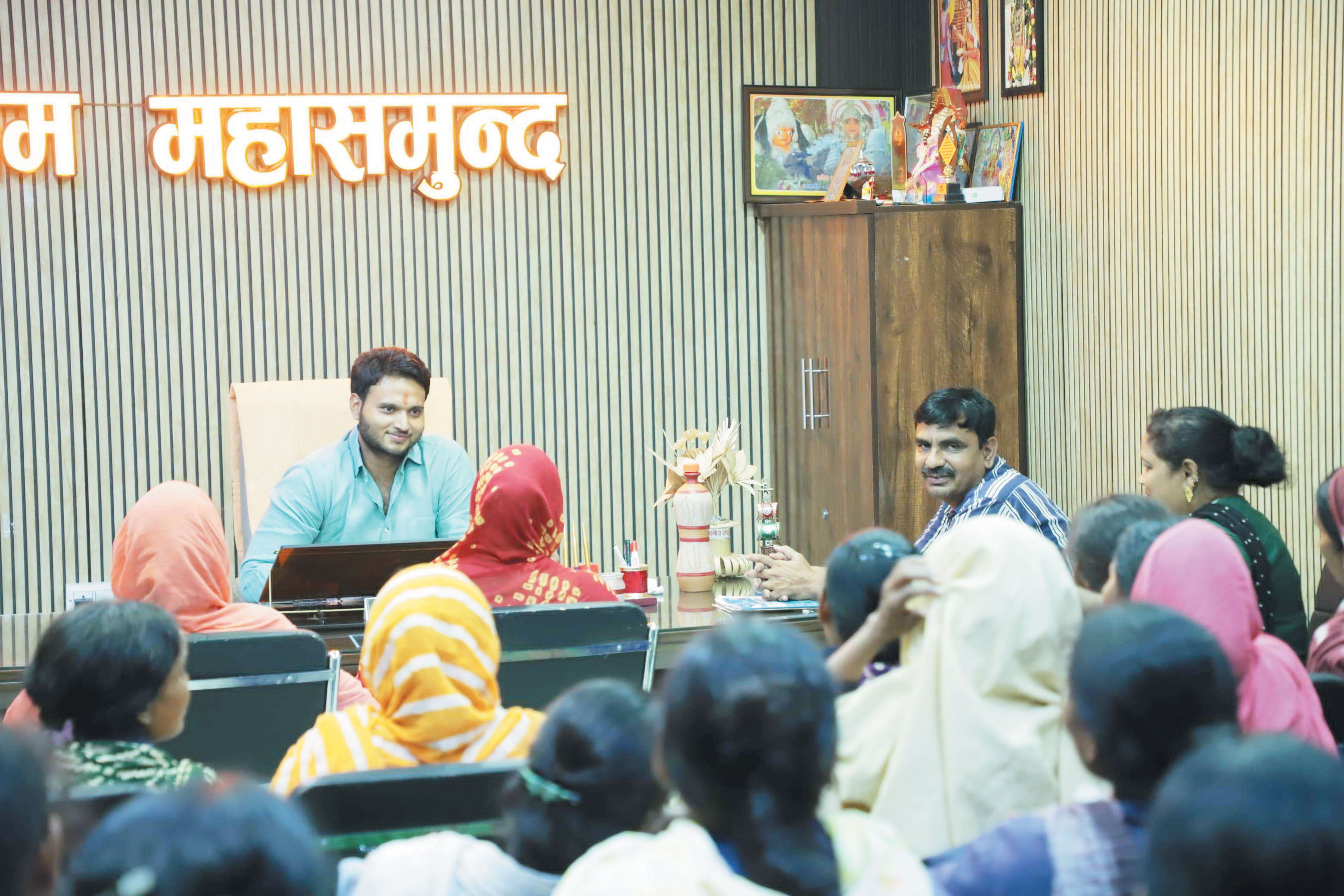 एसएलआर सेंटर में लगा चार्जिंग प्वाइंट व पंखे