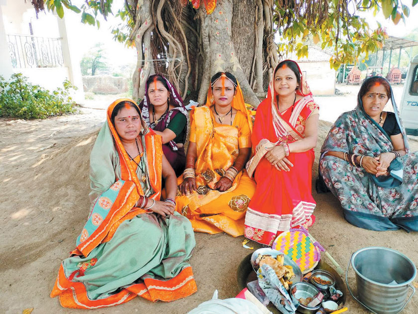 सहकारिता आयुक्त ने खाद और ऋण वितरण की समीक्षा