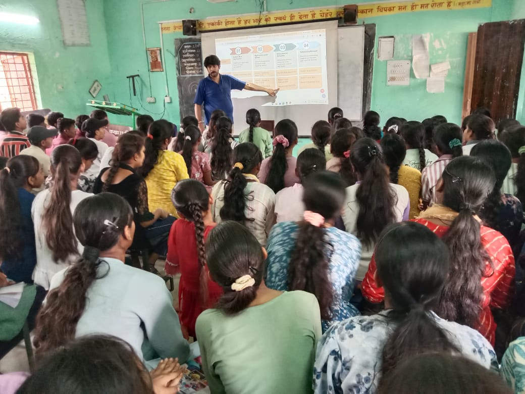 शैक्षिक शिविर में करियर विकल्पों पर विद्यार्थियों को मिला मार्गदर्शन