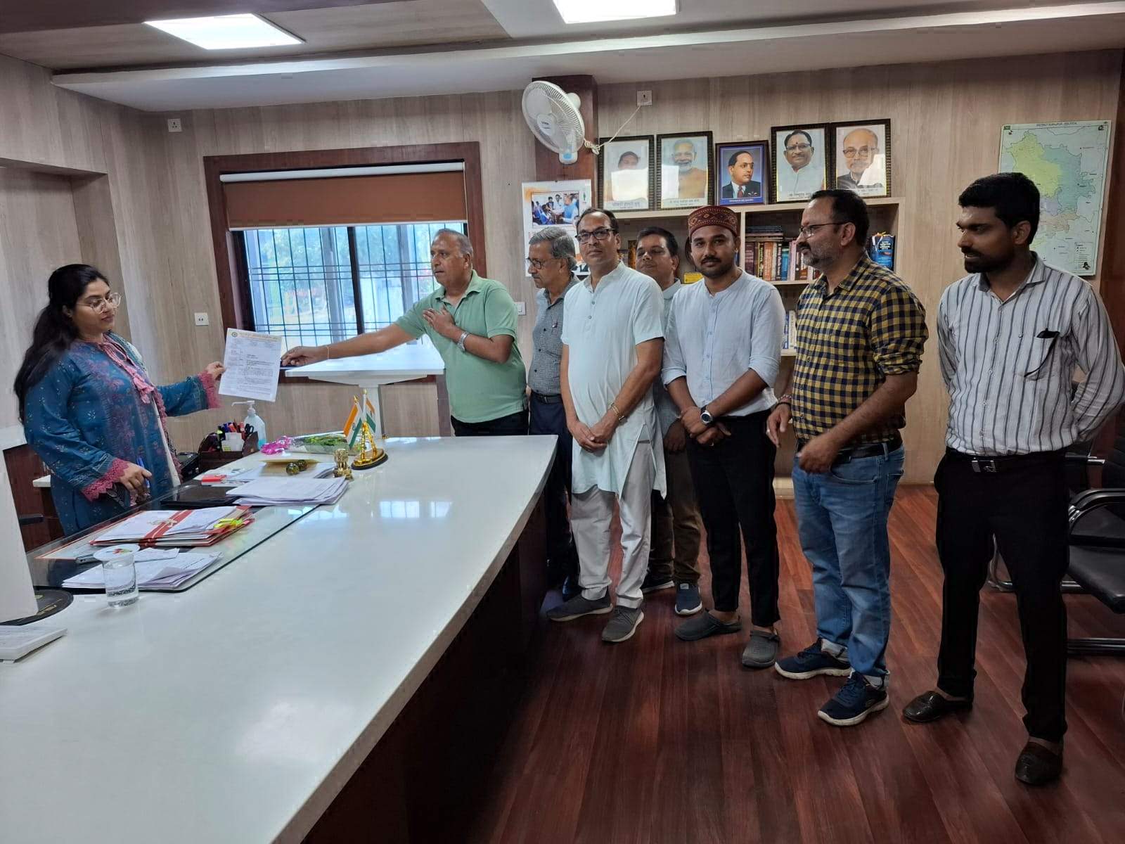 20 को देशव्यापी बंद का आह्वान, दवा कारोबारियों ने कलेक्टर को सौंपा ज्ञापन