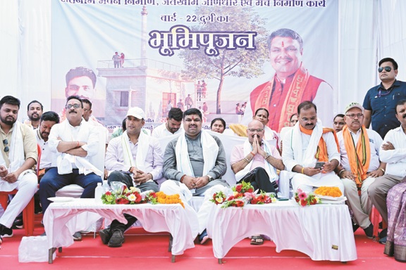 मंत्री गजेन्द्र यादव ने सतनाम भवन, जैतखाम जीर्णोद्धार व मंच निर्माण का किया भूमिपूजन