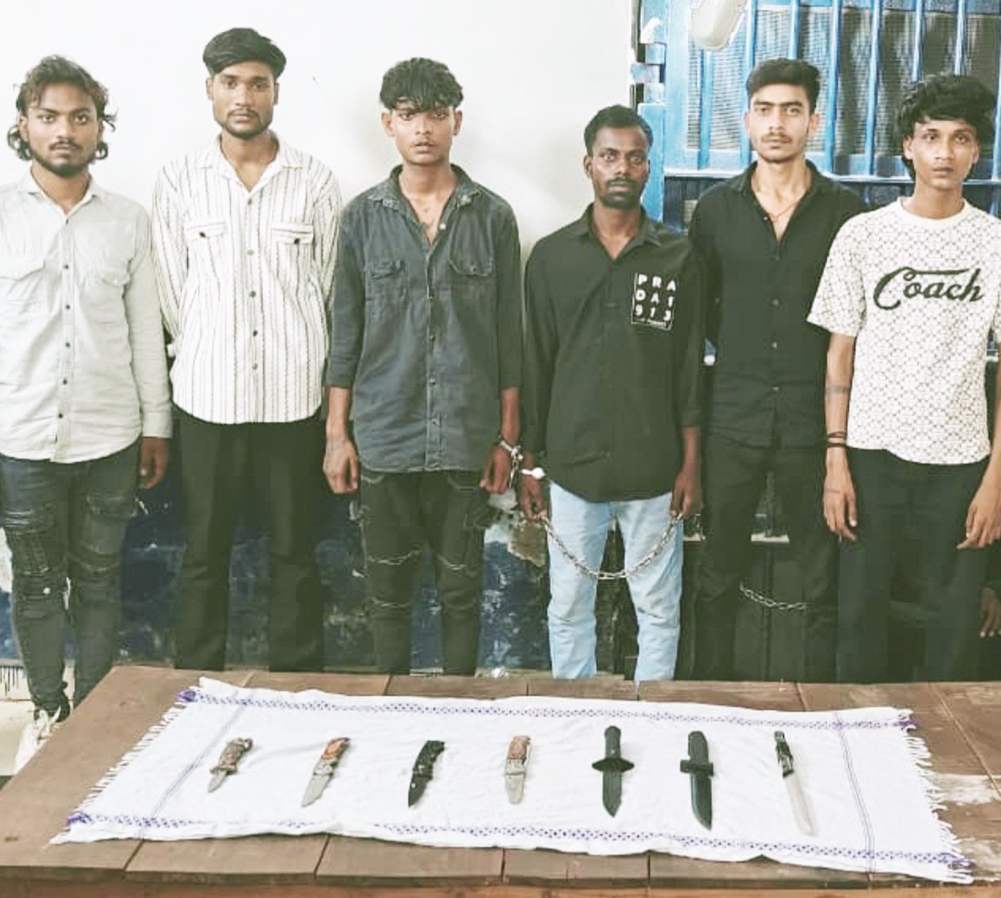 चेकिंग में 7 धारदार हथियार के साथ 7 आरोपी गिरफ्तार
