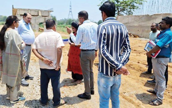 प्रगतिरत कार्यों को समय-सीमा में पूर्ण करने के निर्देश