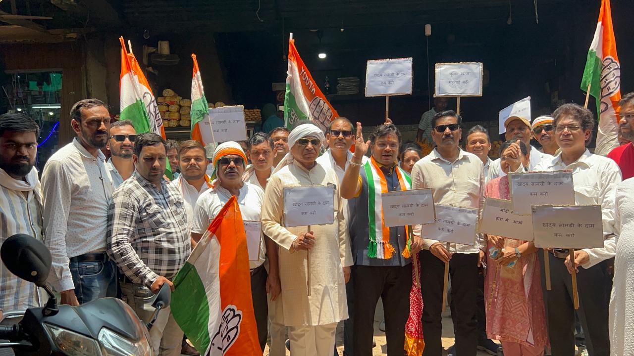 बढ़ती महंगाई के खिलाफ कांग्रेस का प्रदर्शन