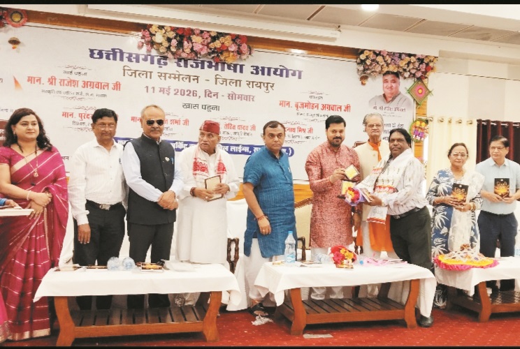 पुस्तकों का विमोचन व साहित्यकार का सम्मान