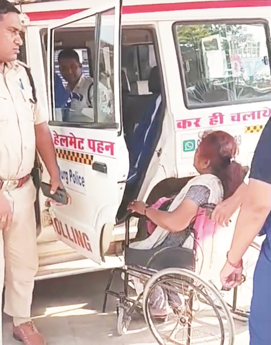 सडक़ हादसे में घायल महिला को यातायात पुलिस ने पहुंचाया अस्पताल