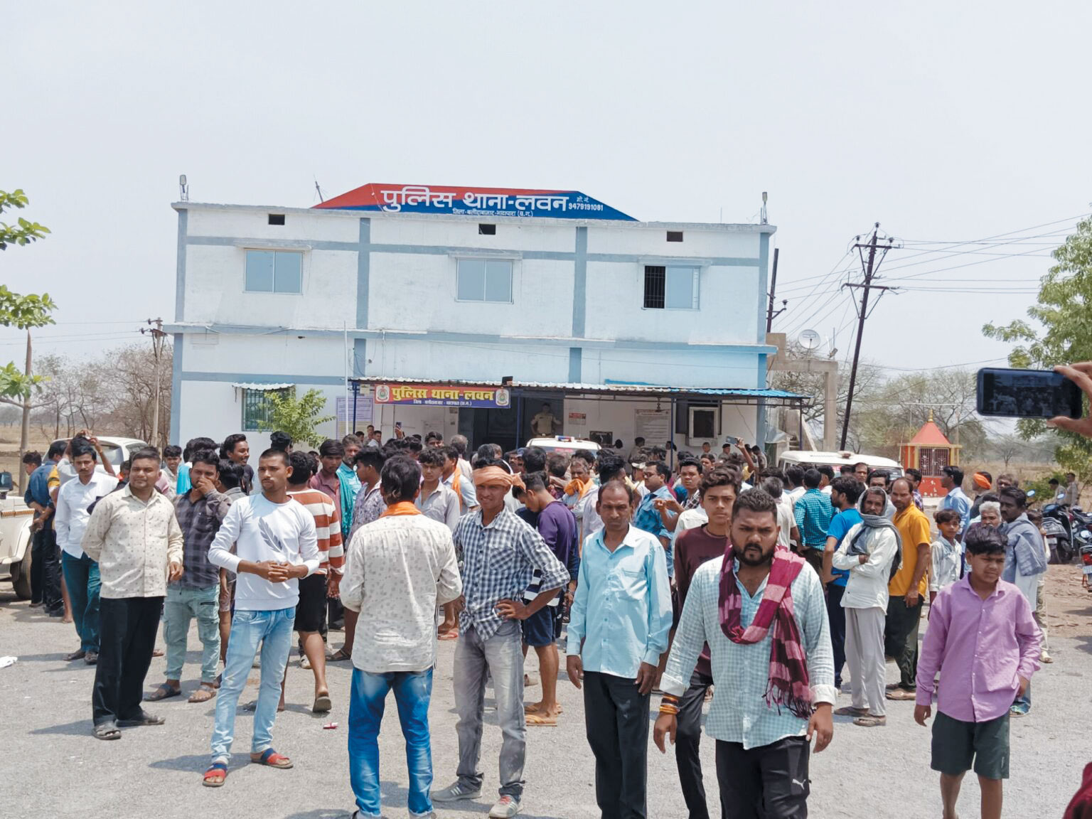  लाहौद शराब दुकान विवाद, ग्रामीणों ने पुलिस को सौंपा ज्ञापन