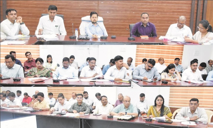 सुशासन तिहार : प्राप्त आवेदनों का करें निराकरण-कलेक्टर