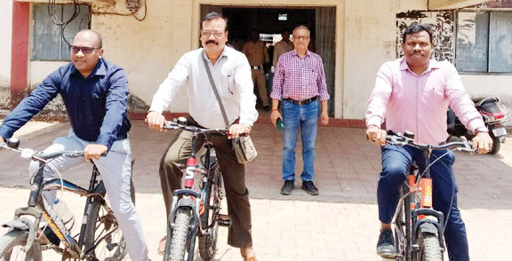 अफसरों ने साइकिल चलाकर दिया पर्यावरण संरक्षण और स्वस्थ जीवनशैली अपनाने का संदेश