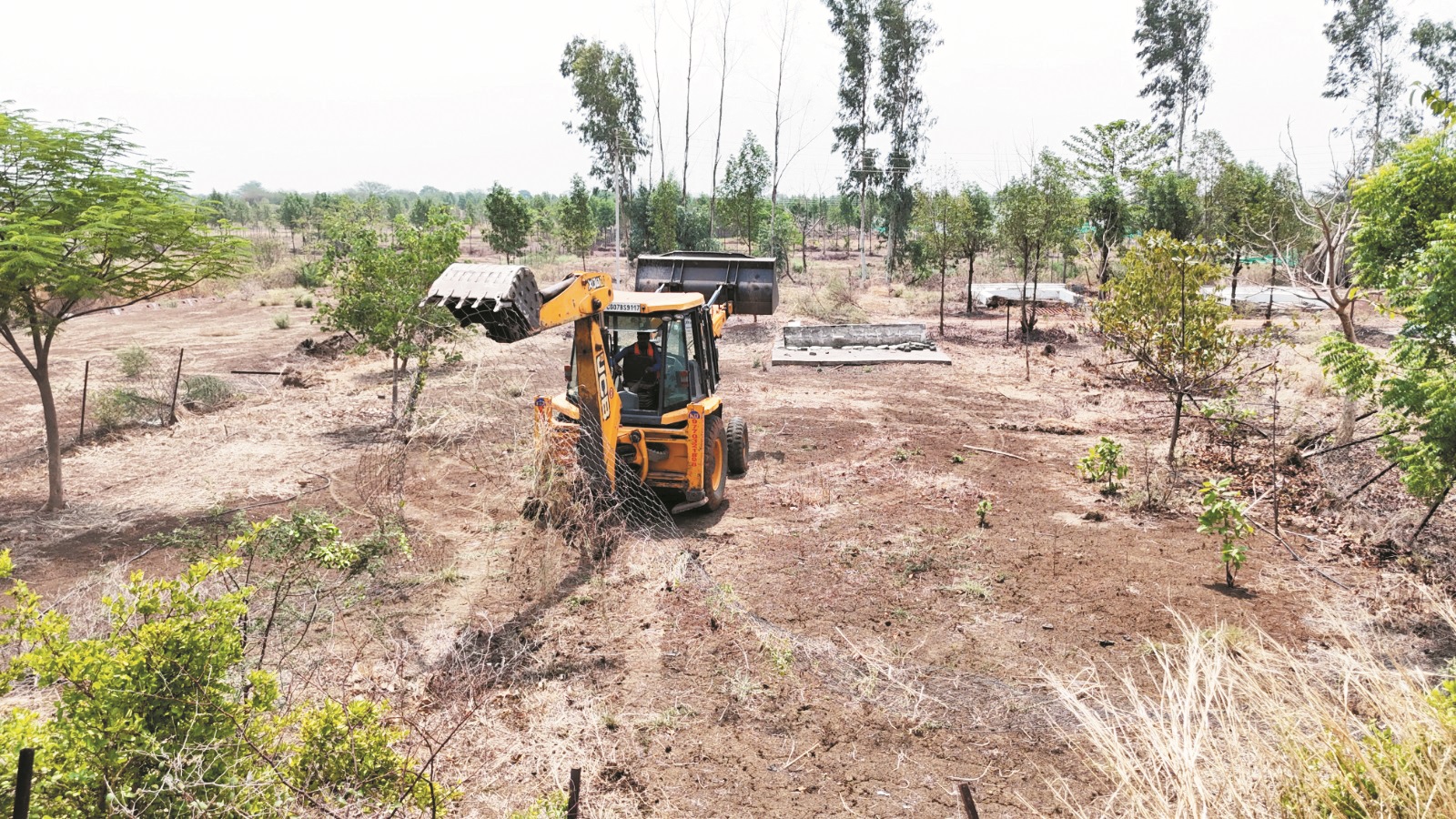 150 एकड़ भूमि पर अवैध निर्माण ध्वस्त