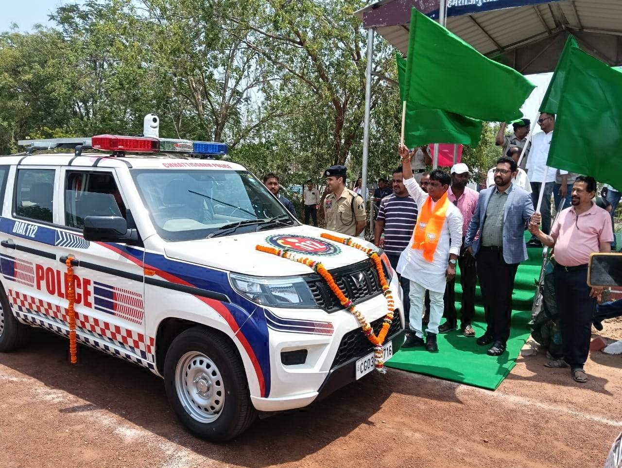 डायल 112 सेवा हाईटेक, महासमुंद  पुलिस को मिली 19 नई गाडिय़ां