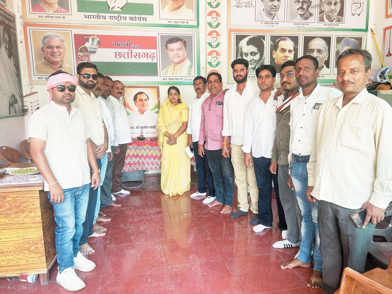 पुण्यतिथि पर राजीव गांधी को कांग्रेसियों ने किया याद