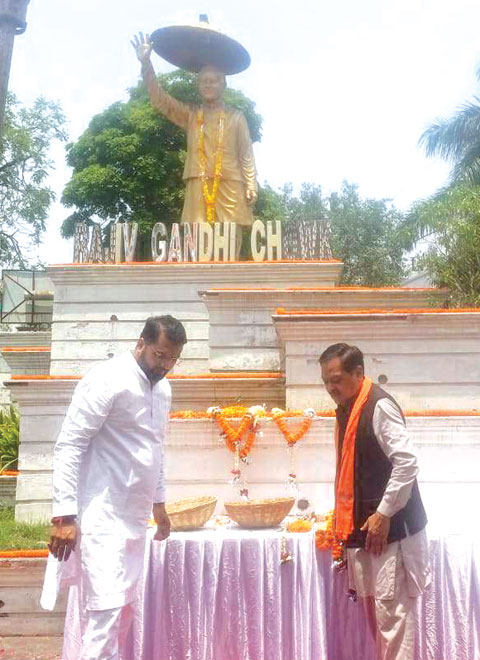 पूर्व पीएम राजीव गांधी को किया नमन