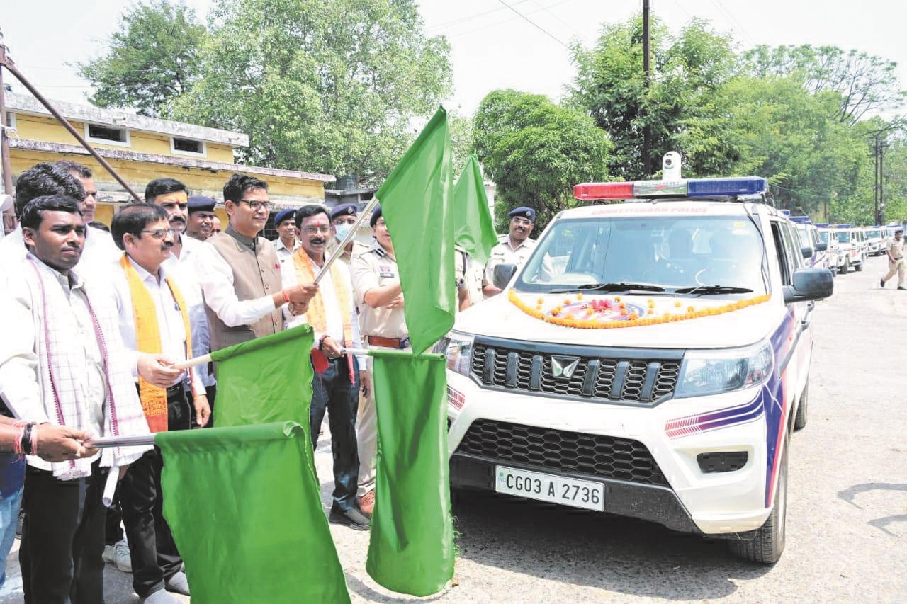 रायगढ़ को मिले 16 अत्याधुनिक आपातकालीन वाहन