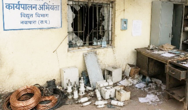 बिजली दफ्तर में सेंधमारी, खिडक़ी तोडक़र लाखों के उपकरण पार