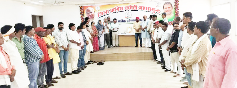 राजीव गांधी को कांग्रेसियों  ने किया नमन