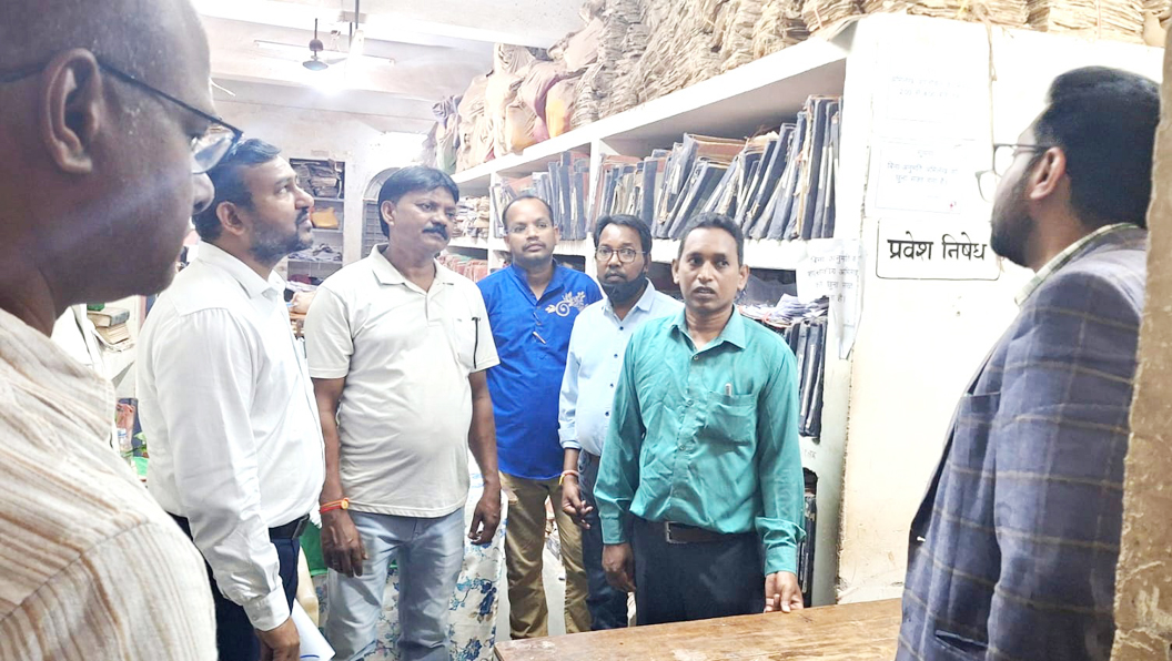 अनाधिकृत व्यक्तियों के रिकॉर्ड रूम  में घुसने पर होगी सख्त कार्रवाई
