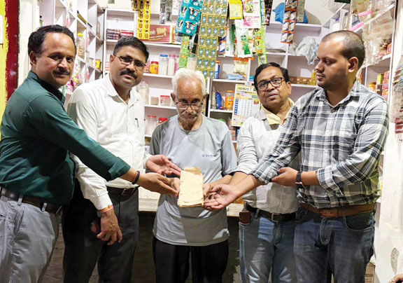 रामानुजगंज में मिलीं 96 बरस पुरानी दुर्लभ पांडुलिपि