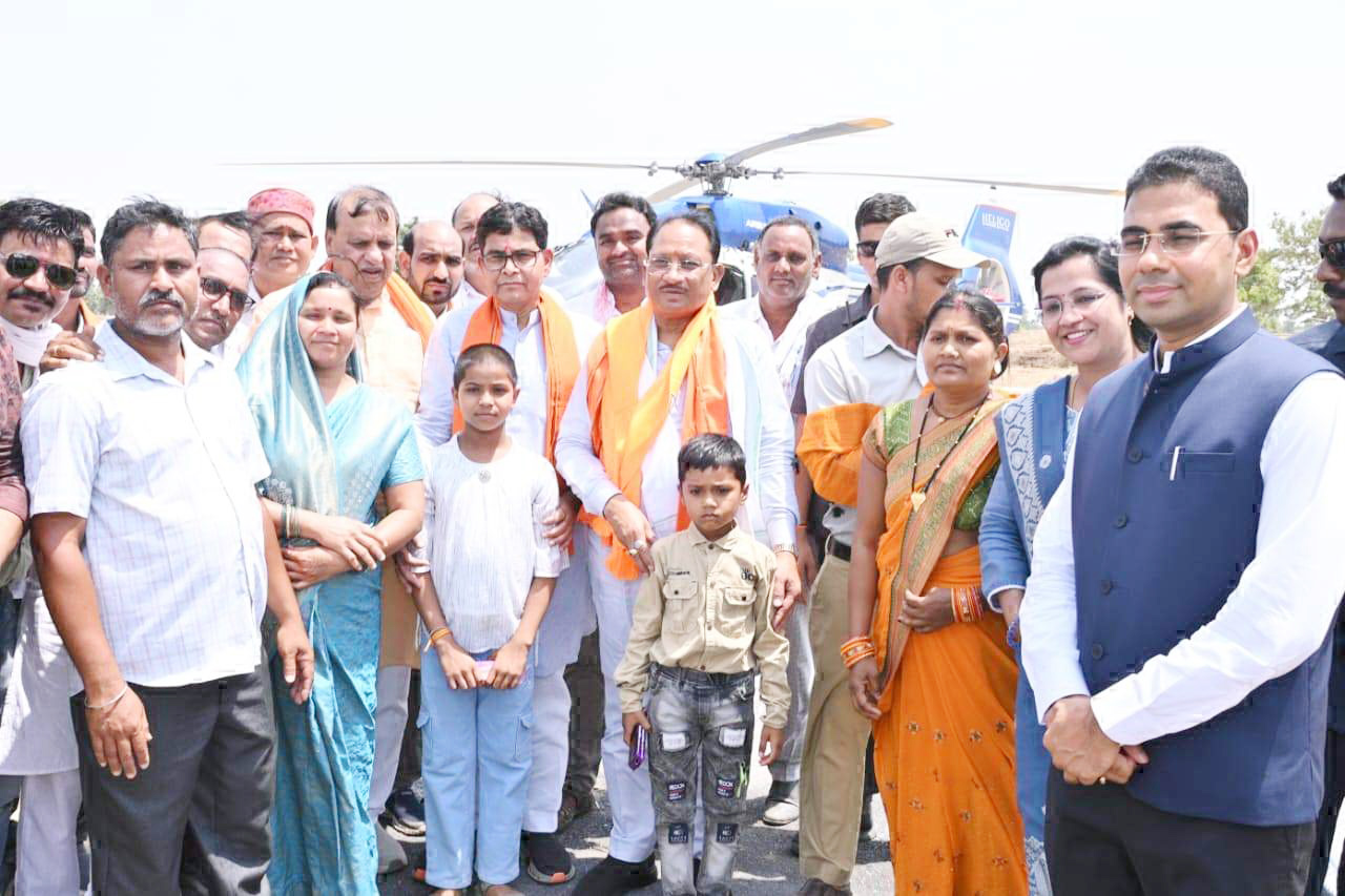 चिरायु से मिली नई जिंदगी, समीरा और नितिन ने सीएम को थैंक यू कार्ड देकर जताया आभार